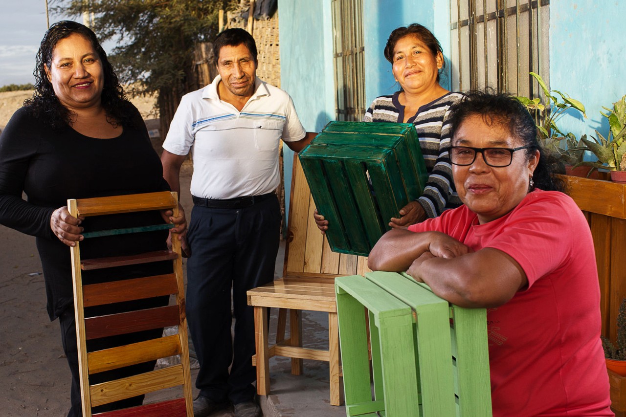People from recycling proyecto from Enel