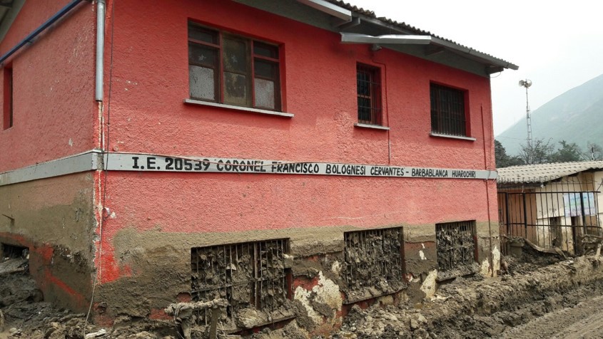 El centro educativo de Barbablanca también fue afectado por el huaico