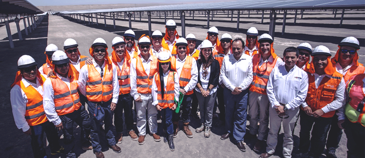 Trabajadores de Enel en central solar Rubí