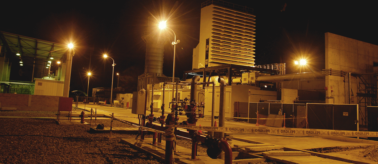 Central eléctrica de Enel de noche