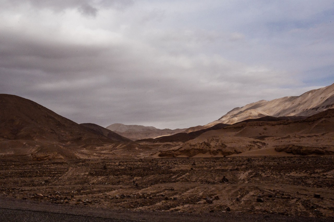 El desierto de la provincia de Mariscal Nieto (Moquegua), km 1 115 de la Panamericana Sur, es el escenario que alberga a Rubí.
